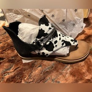 Cowprint sandals